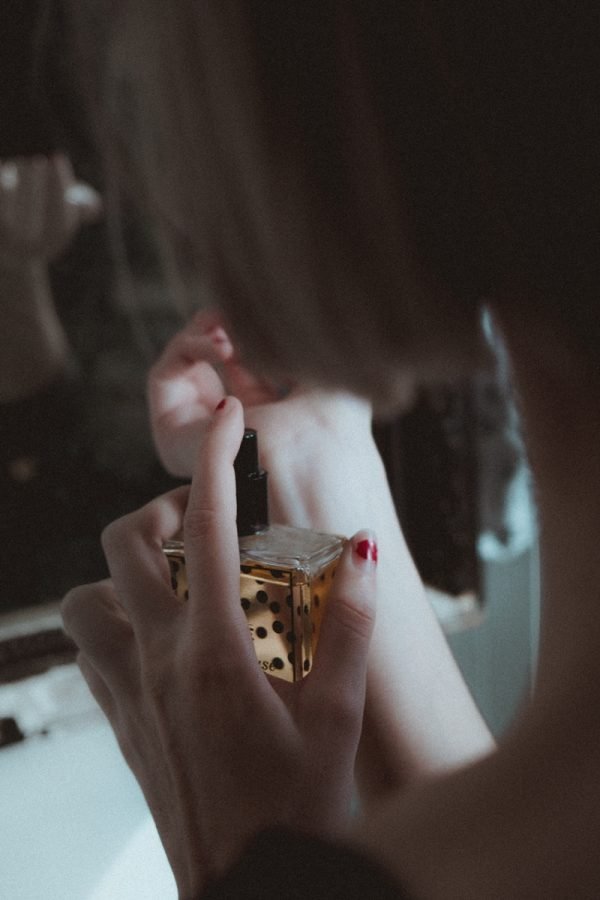 what-are-the-top-10-women-s-fragrances-scentractive-the-best-way-to